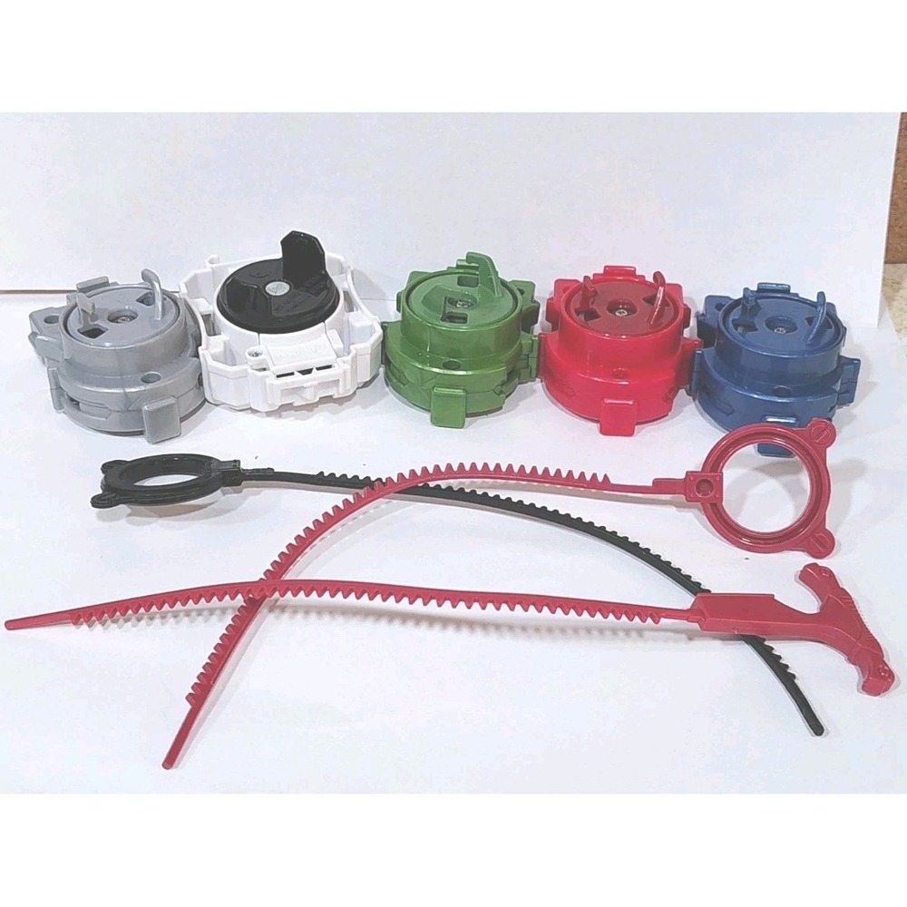 Tomy Hasbro BeyBlade Launchers Lot of 5 Launchers And 3 Ripcords